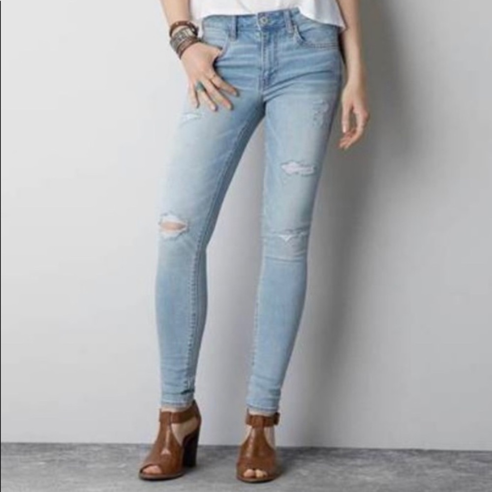 American Eagle Light Wash Distressed Jeggings
